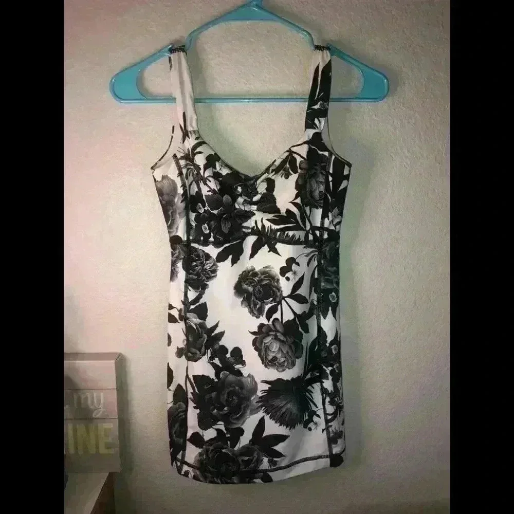 Lululemon floral black and white tank sz 4